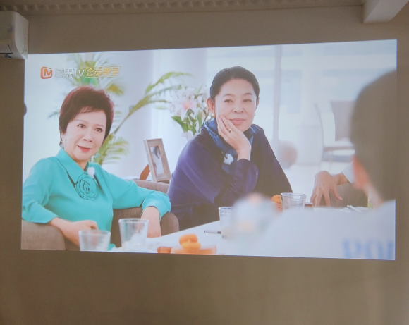 情人节礼物推荐：大眼橙C1D高亮版投影仪打造专属浪漫时光(图3)