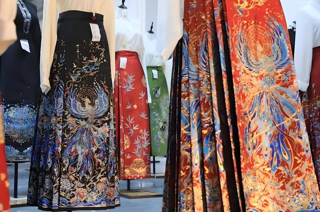 新中式服饰正在失去流量(图2)