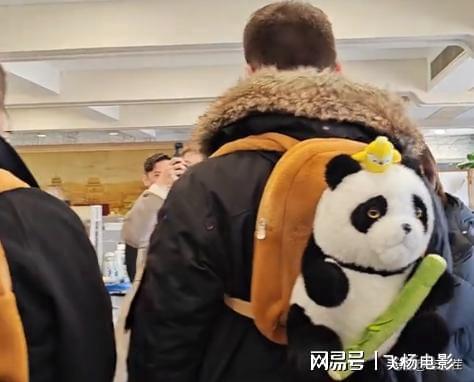 马库斯收到礼物今日回国！母亲曾劝留中国回应愿意留在中国生活(图4)